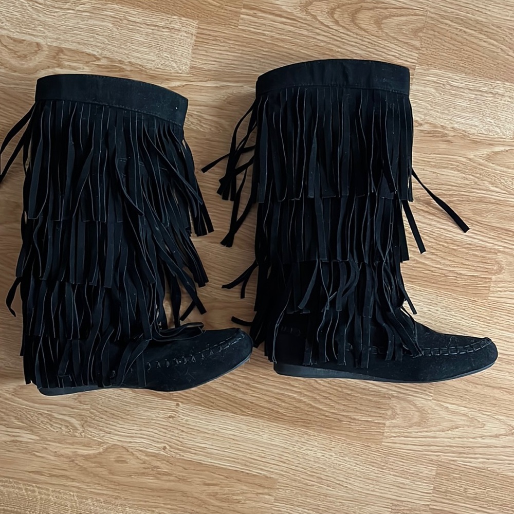 Fringe boots